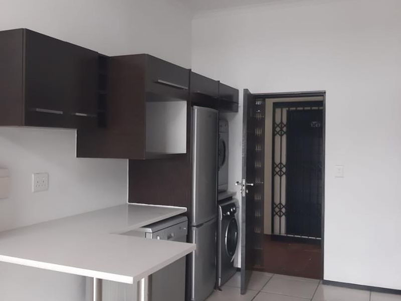 Modern 2-Bedroom, 2-Bathroom Apartment – Greenstone Area - Photo 5