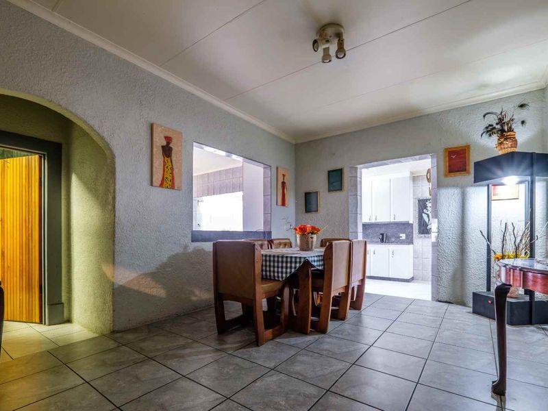 Rental investment property - 13 room compound for sale in Rosettenville - Photo 8