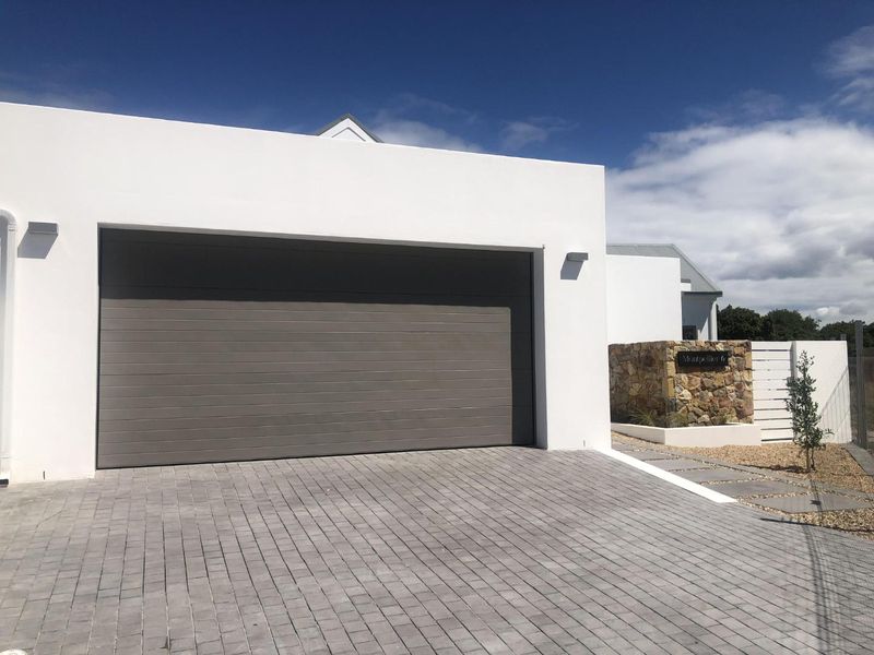 Modern family home for the discerning - Photo 2
