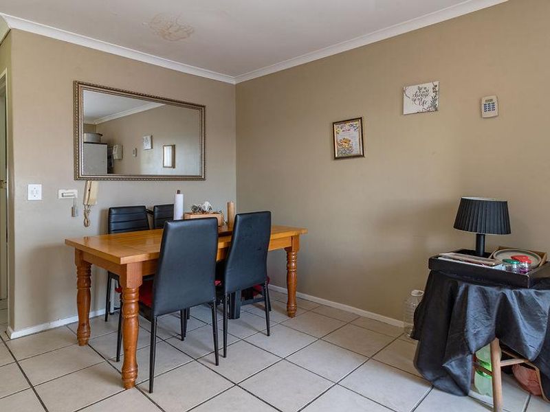 Neat 1 Bedroom Apartment For Sale In Bothasig - Photo 5