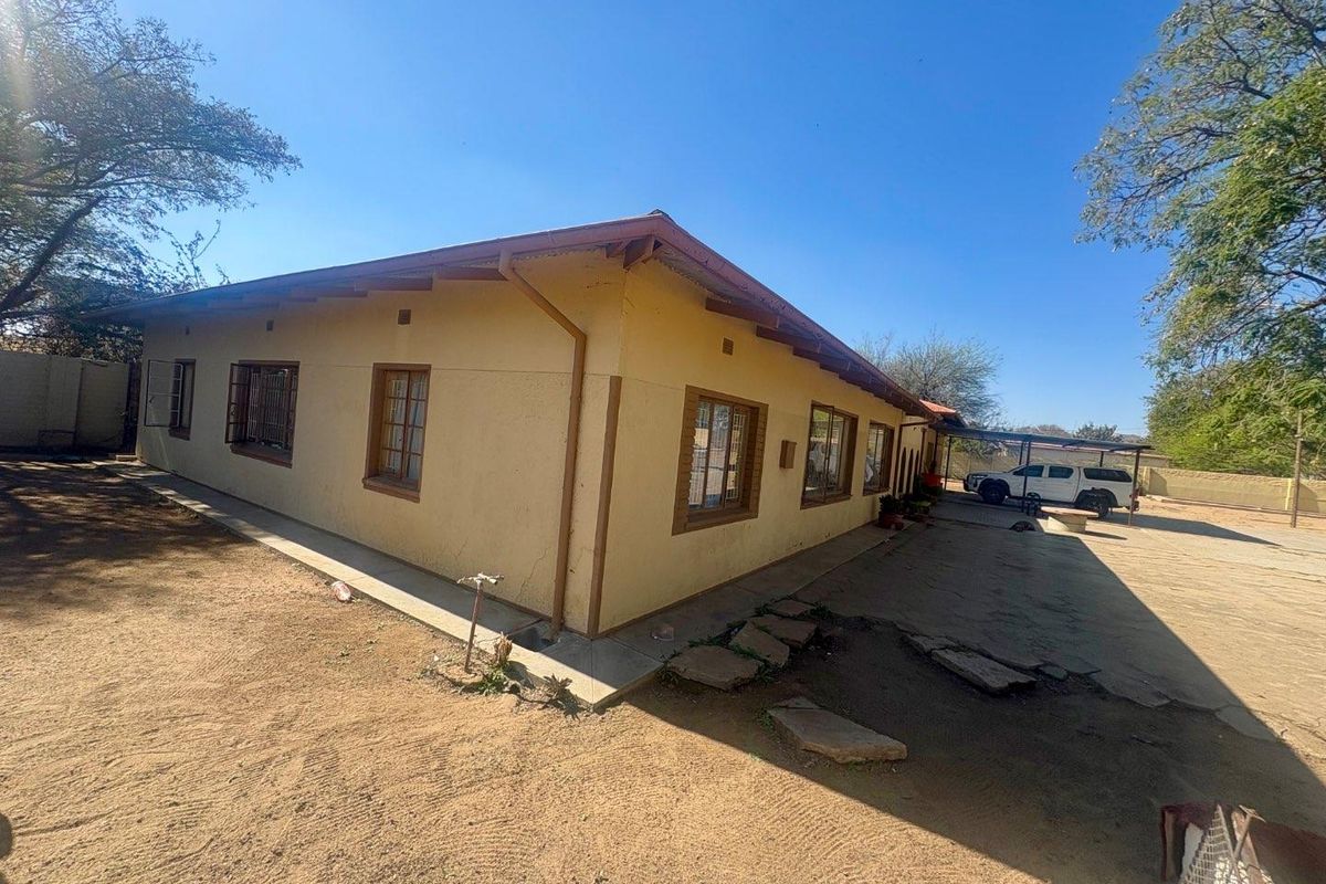 4 Bedrooms House For Sale in Okahandja - Photo 4