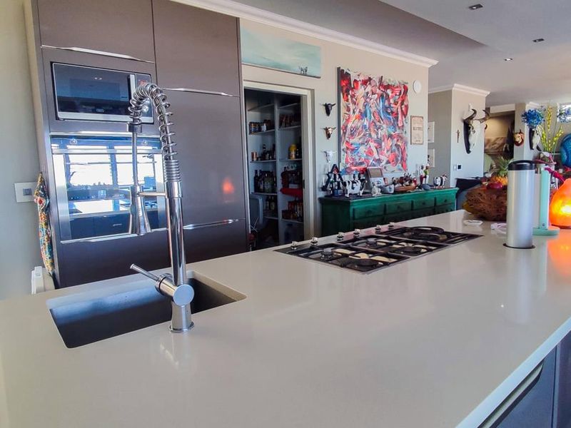 5 BEDROOM SEAFRONT HOME, MILE 4 SWAKOPMUND. - Photo 9