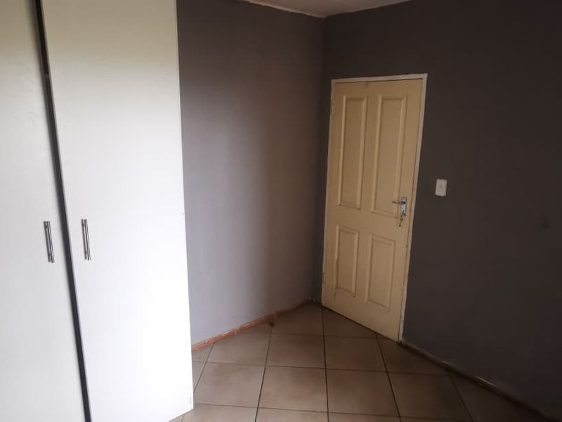 Open-Plan Living in a Delightful 2-Bedroom Home!! - Photo 9