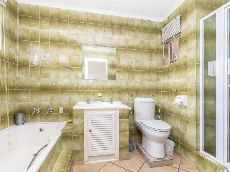 Three Bedroom Townhouse in sought-after complex - Photo 6