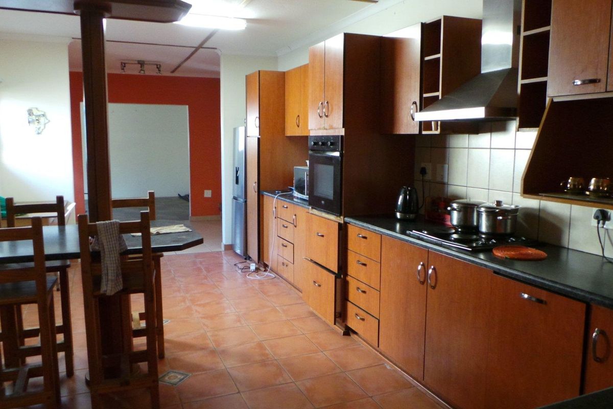 For the larger Family home with lots of space! - Photo 3