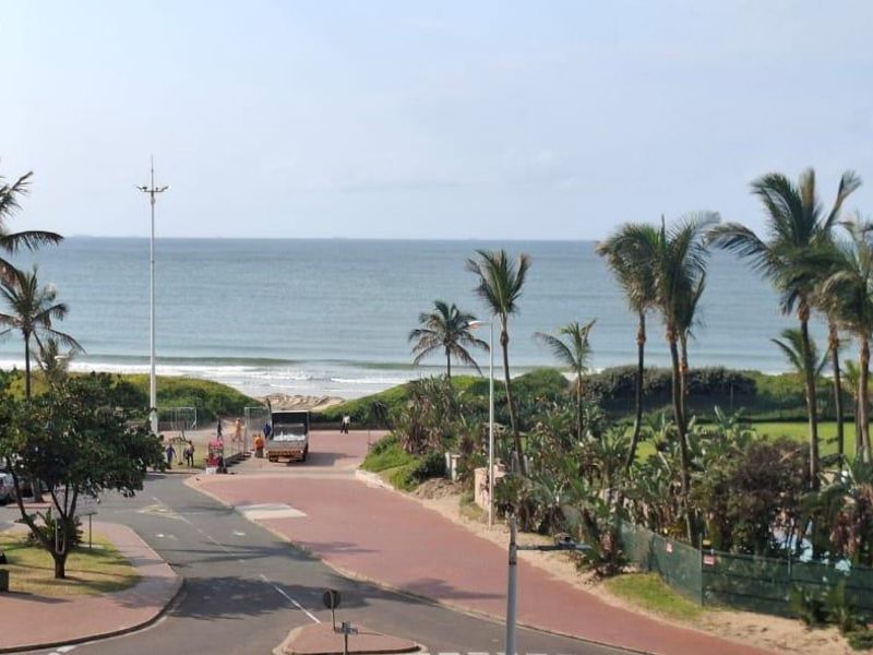 Perfect Investment: Bachelor Apartment Steps from the Waterfront - Photo 9