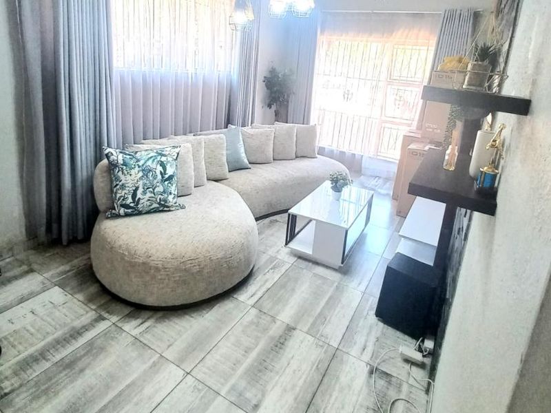 Well Maintained House - Photo 7