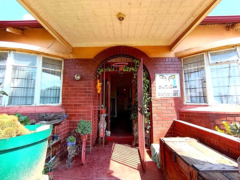 Neat 3-Bedroom Home with Income-Generating Cottage - Photo 2