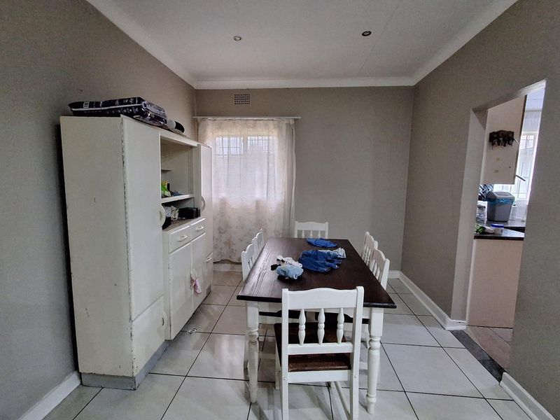 Neat & Secure Family Home in Quiet Three Rivers Neighbourhood - Photo 6