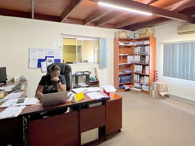 INDUSTRIAL MANUFACTURING WAREHOUSE AND OFFICES - Photo 7