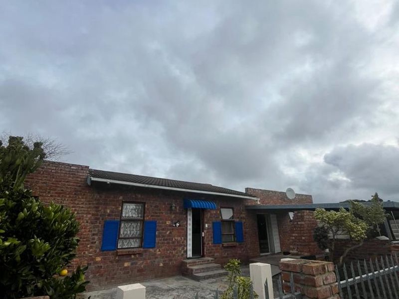 Modern 3 Bedroom House - Photo 2