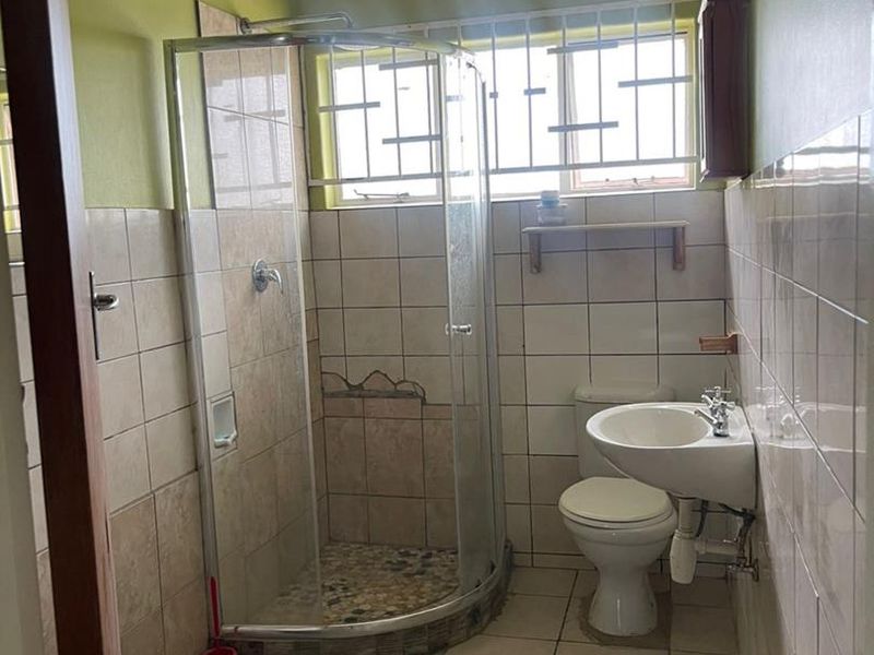 Urgent Sale - 2 Bedroom Apartment for Sale - Photo 4