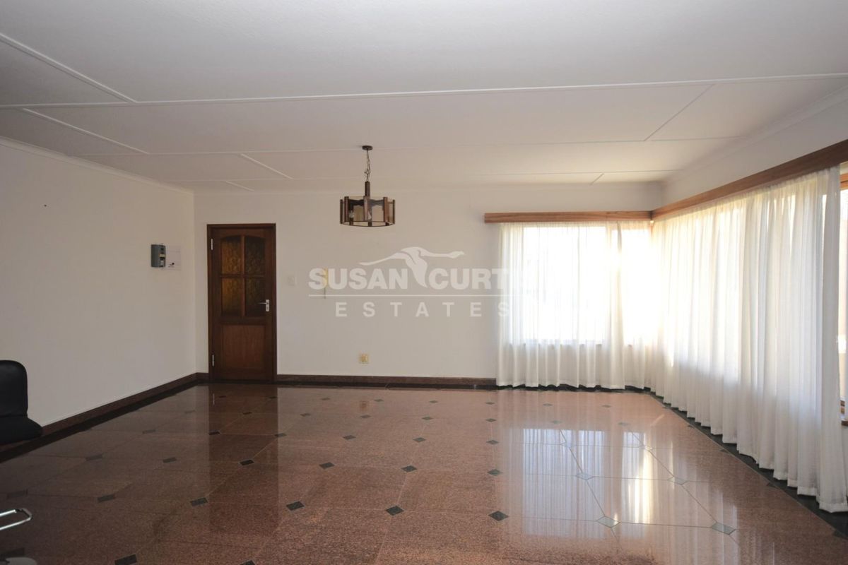 Ampartment with a stunning view in central town - Photo 4