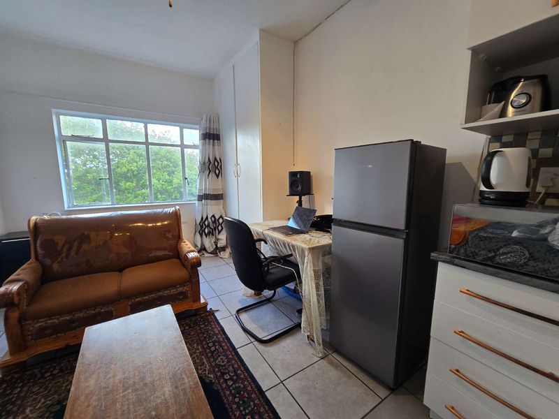 Neat & Cozy Bedsitter in the Heart of Richmond Hill - Photo 6