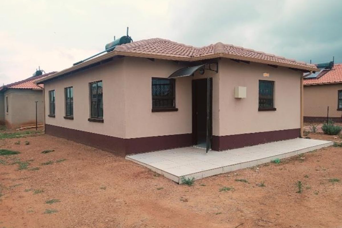 EXCLUSIVE | MODERN LUXURY WITH BIOMETRIC SECURITY – ACT FAST This is not just a home — it is a statement of secure, modern living in the heart of Dawn Park. - Photo 2