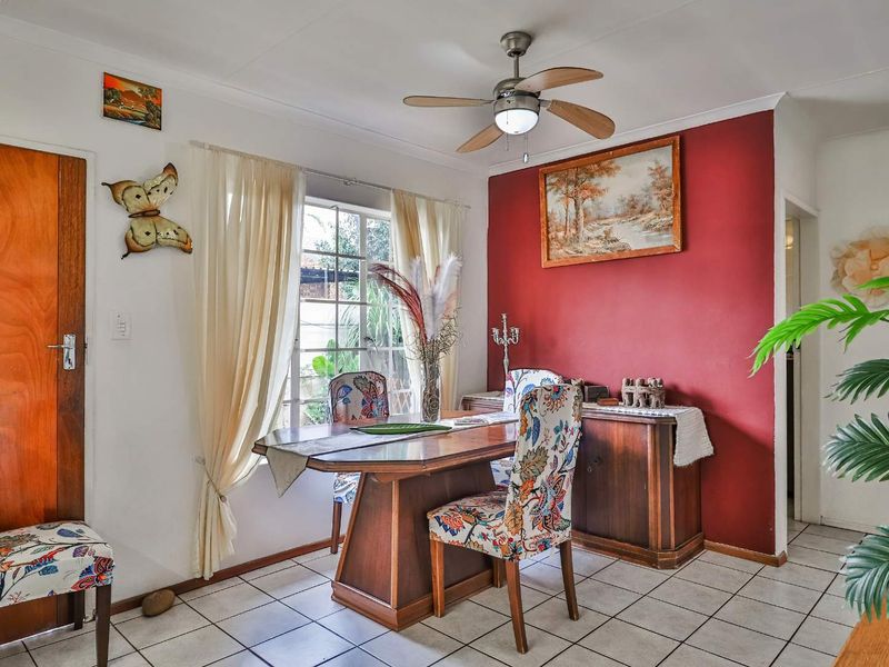 Spacious 2 Bedroom unit with beautiful garden in Doornpoort - Photo 6