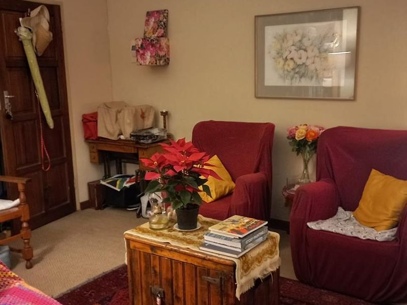 Modern 1-Bedroom Apartment for Sale in Willow Acres Estate - Photo 2