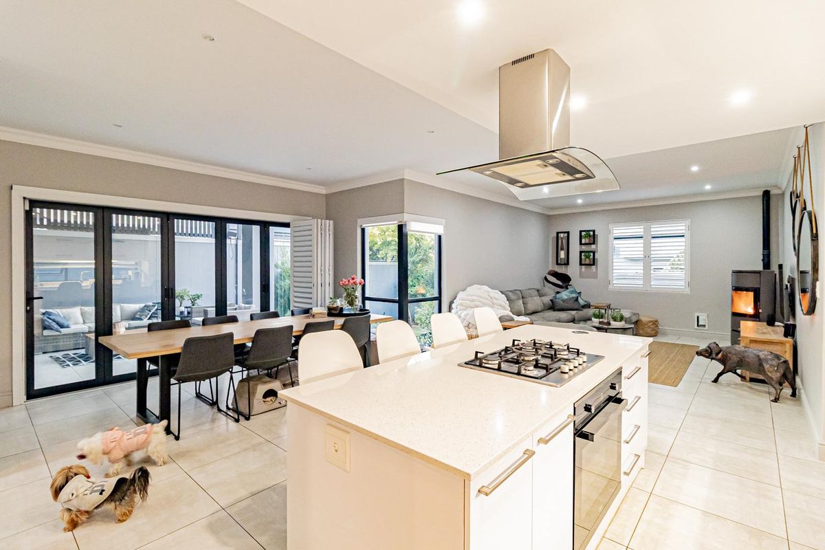 4 bedroom House for Sale in Broadacres - Photo 4