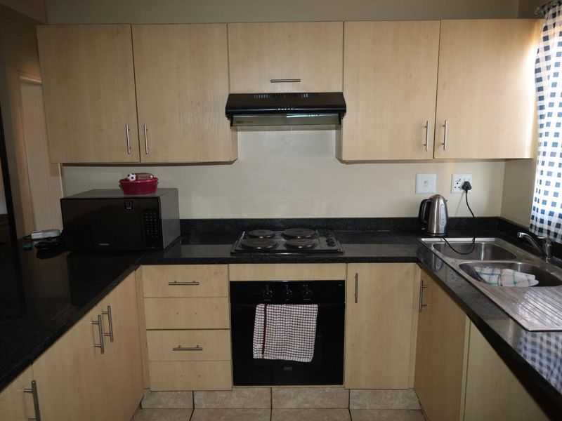 Two bedroom apartment in Germiston - Photo 10