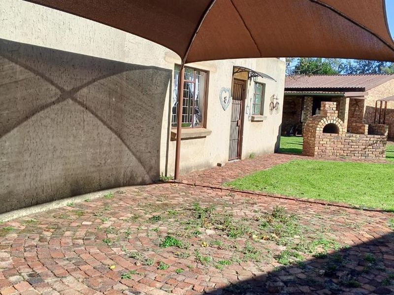 Bachelor’s Flat To Rent – Peaceful Garden Retreat - Photo 2