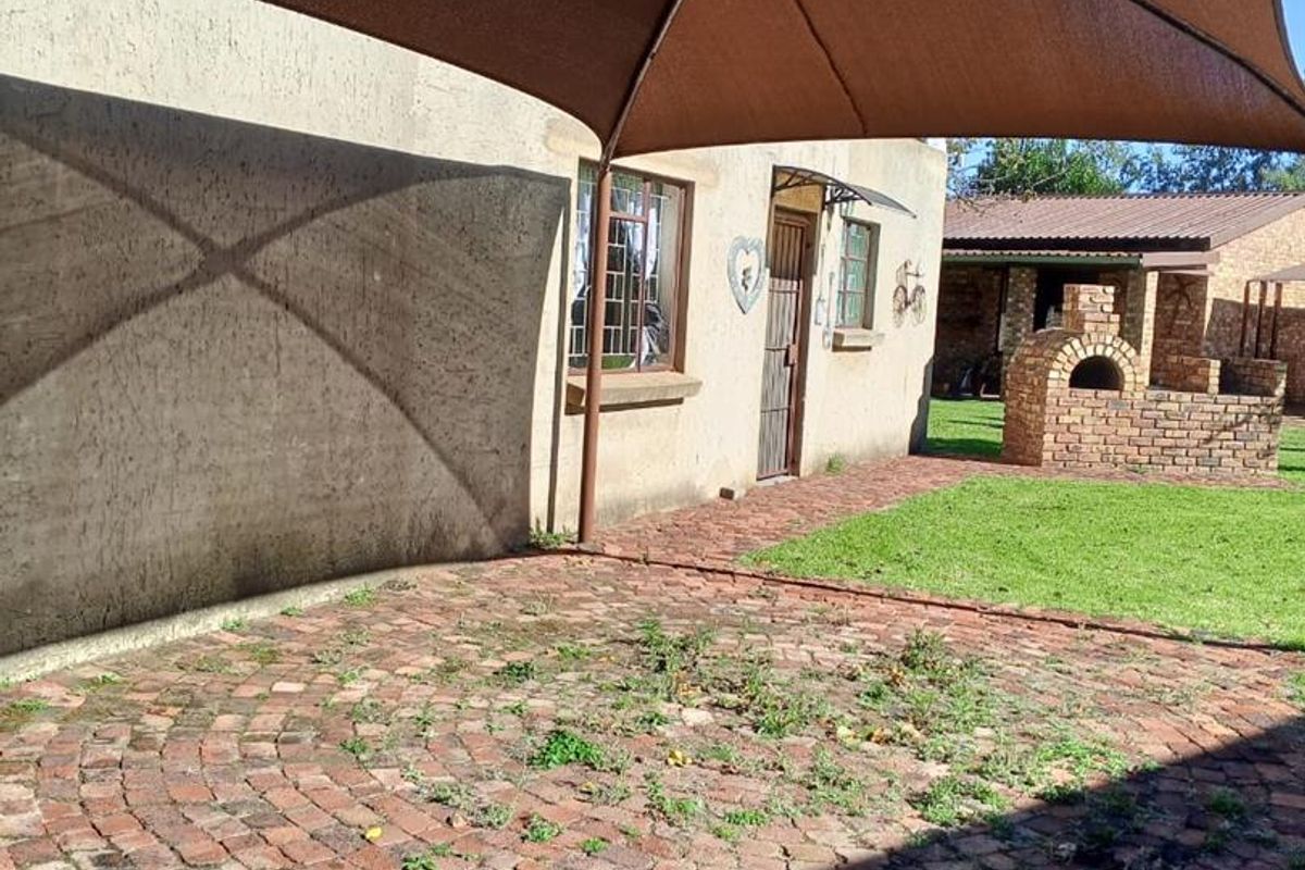 Bachelor’s Flat To Rent – Peaceful Garden Retreat - Photo 2