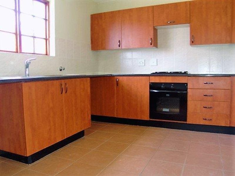 ACTIVE LIFESTYLE IN SECURE COMPLEX. - Photo 7