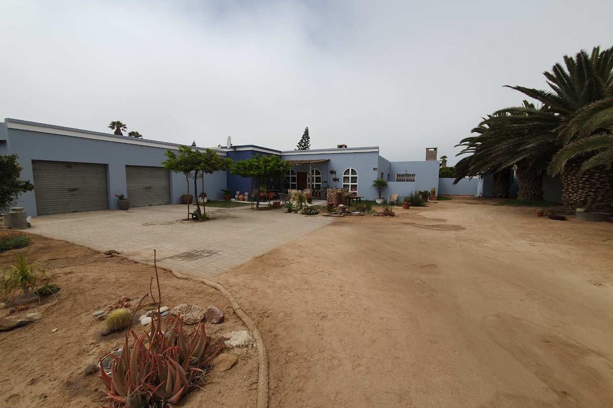 "Spacious 5-Bed Home: Ideal for Families or Investors!" - Photo 4