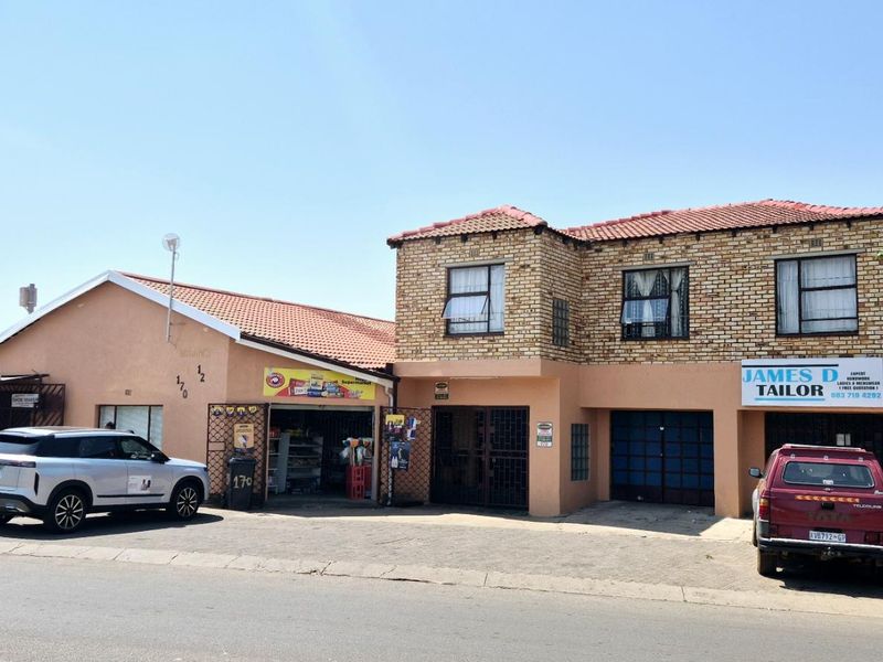 Excellent Investment Opportunity – Mixed-Use Commercial Property - Photo 3