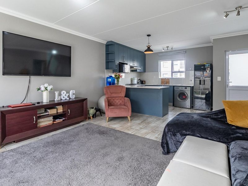 2 Bedroom Townhouse For Sale In Saint Square - Photo 2