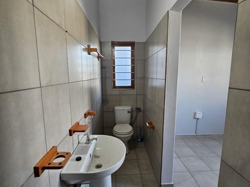 Henties , Central | 6 Bedroom House For Sale - Photo 4