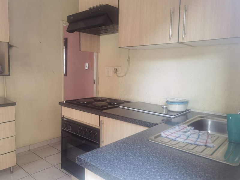 Investment property with 5 outside rooms for sale in Tembisa - Photo 7