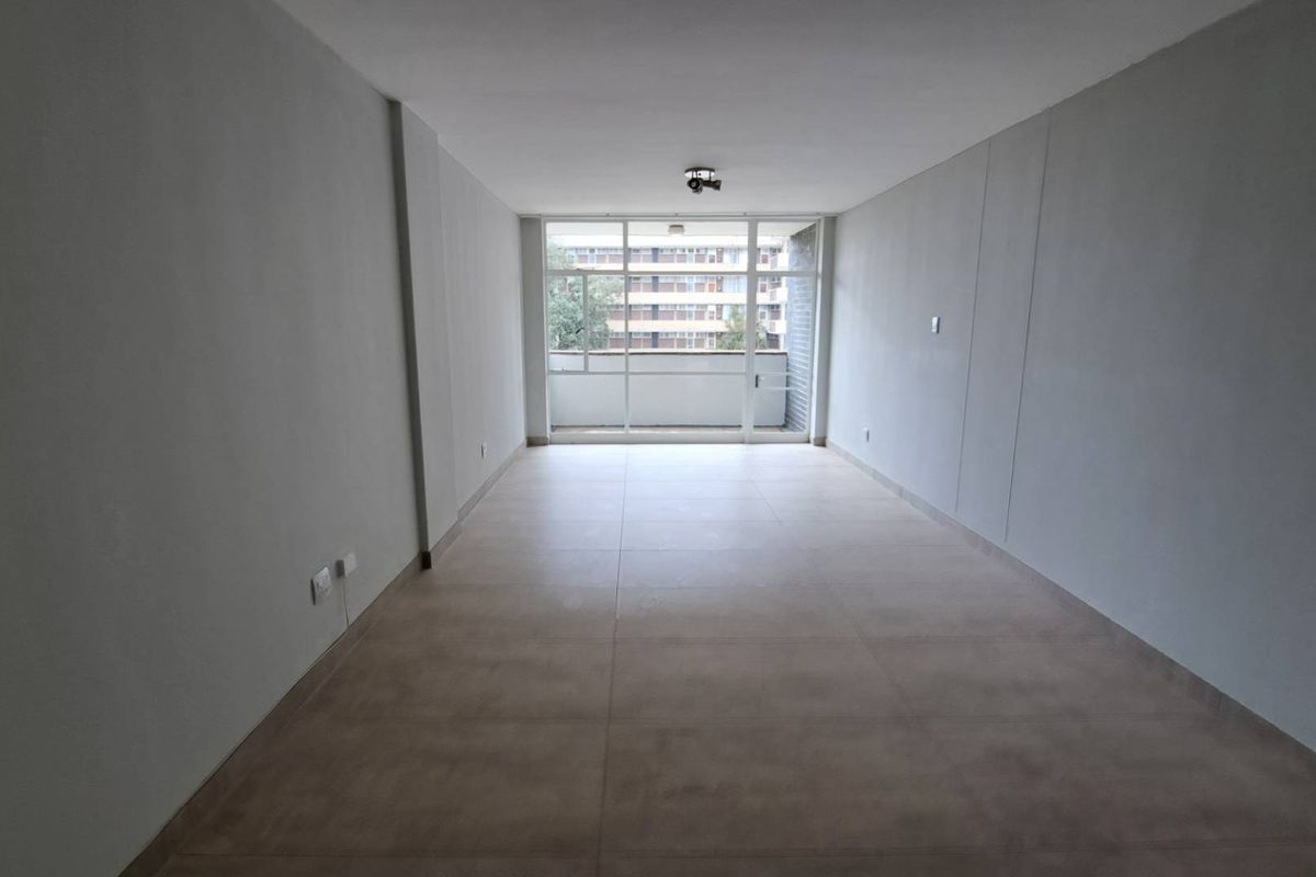 2 Bedroom 1 Bathroom Apartment - Photo 5