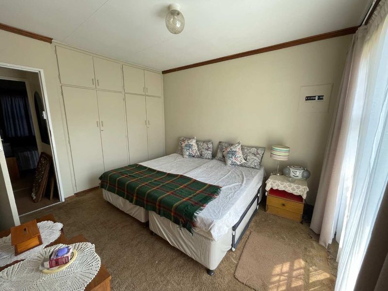 Pristine 2-Bedroom Townhouse in a Peaceful Complex - Photo 5