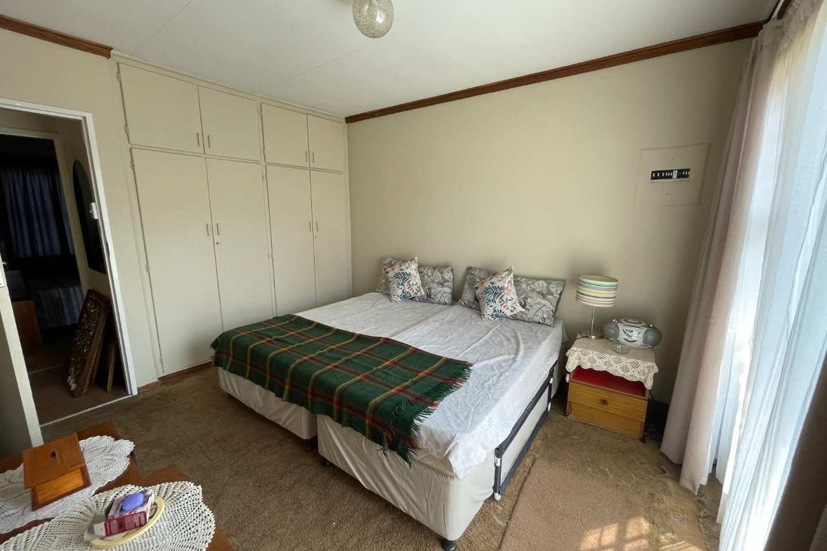 Pristine 2-Bedroom Townhouse in a Peaceful Complex - Photo 5