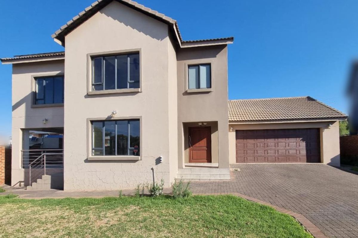 WELL PLANNED MODERN HOME. - Photo 2