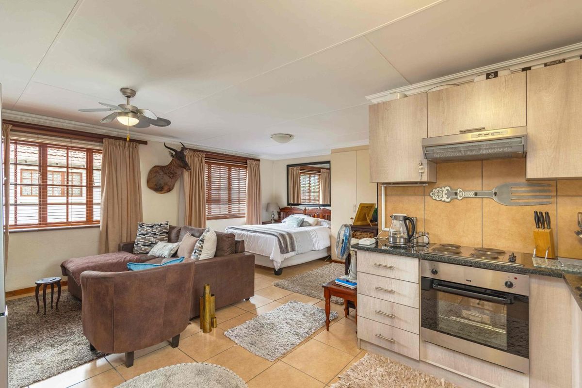 Bachelors Apartment in a prime location - Olympus - Photo 4