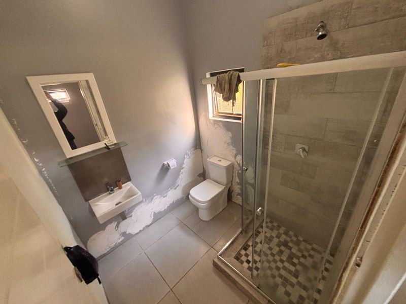 1 Bedroom Bachelor up for Rental - Photo 9