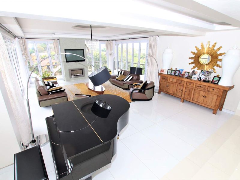 Hendra Estates - Exquisite, Large family home For Rent In Prime La Lucia. - Photo 4
