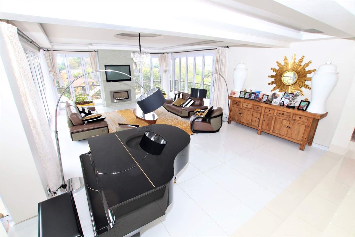 Hendra Estates - Exquisite, Large family home For Rent In Prime La Lucia. - Photo 4