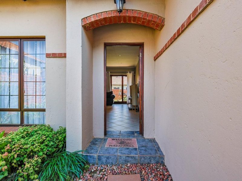 Ideal Investment or Lifestyle Opportunity in Security Complex within an estate in Moreleta Park - Photo 3
