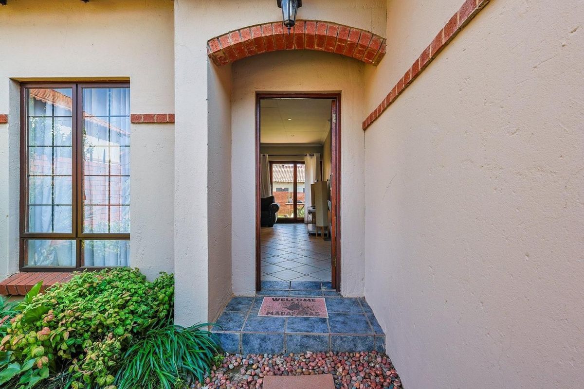 Ideal Investment or Lifestyle Opportunity in Security Complex within an estate in Moreleta Park - Photo 3