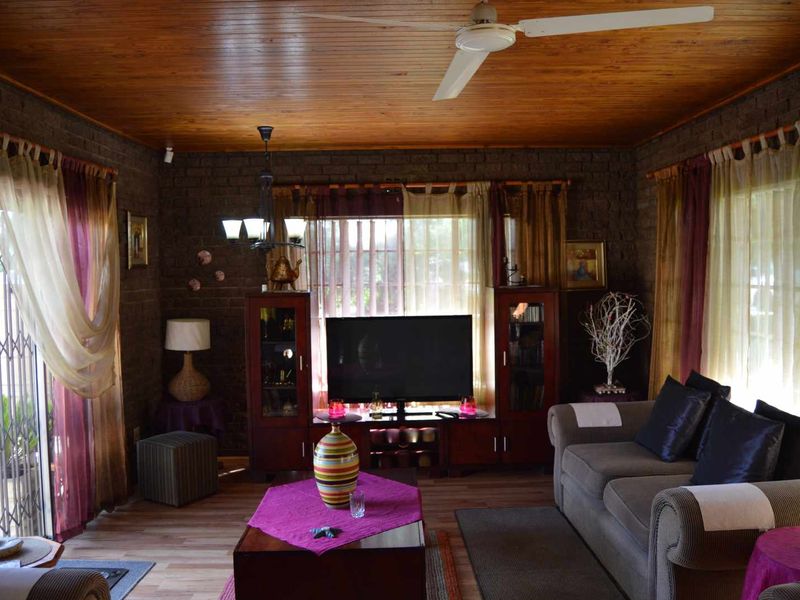 Three Bedroom Family Home with Two Bedroom Flatlet For Sale in Brackendowns - Photo 5