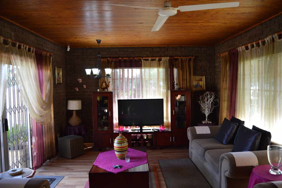 Three Bedroom Family Home with Two Bedroom Flatlet For Sale in Brackendowns - Photo 5