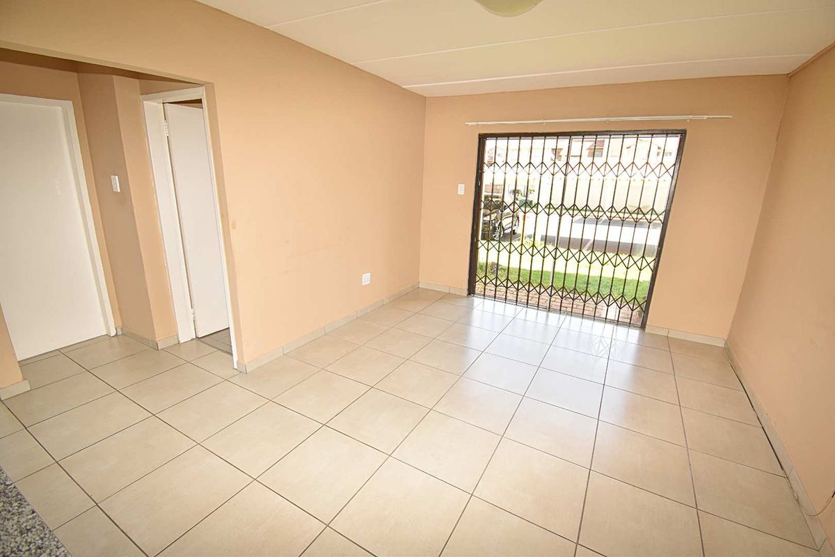 Ground Floor Townhouse - Photo 3