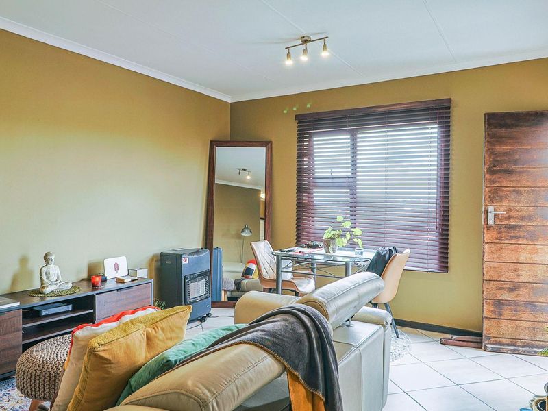 Modern 2-Bedroom Apartment in Secure Estate - Photo 7