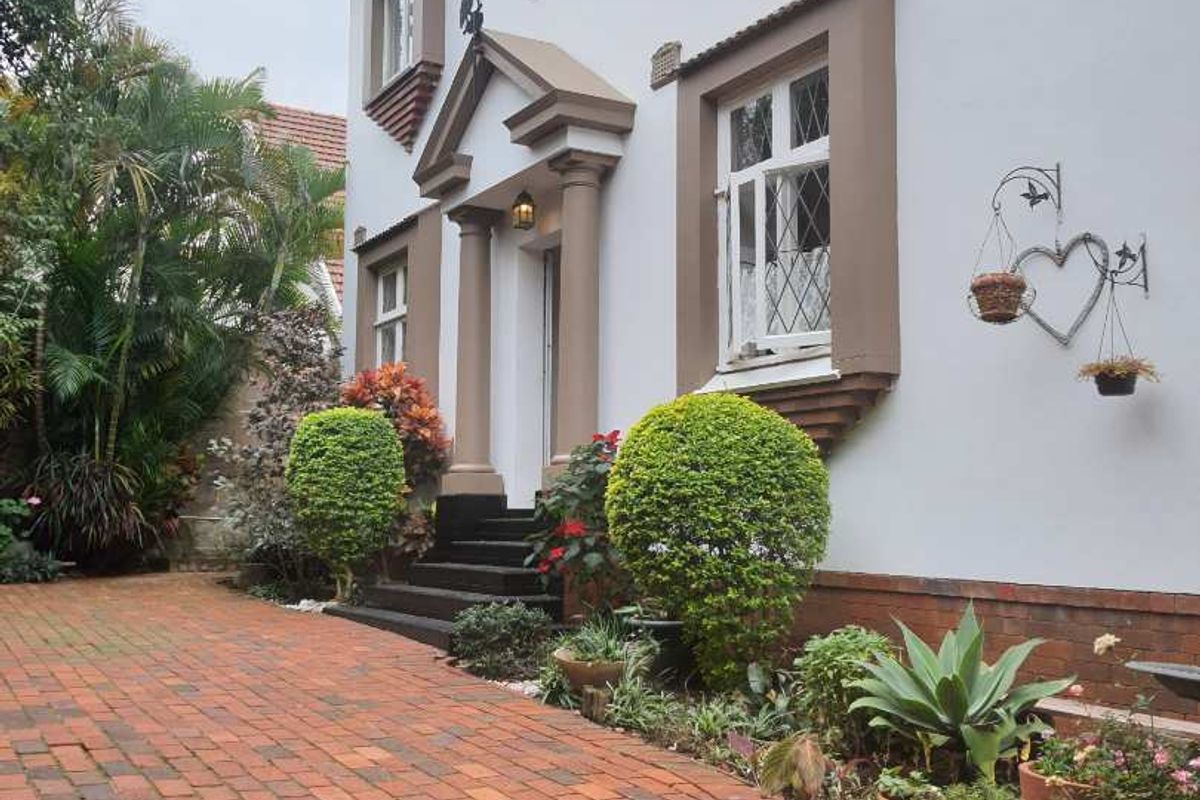 Gracious family home - Photo 4