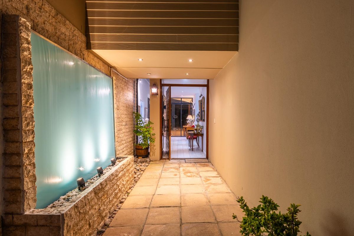 Ultimate Multi-Generational Luxury Living - Photo 4