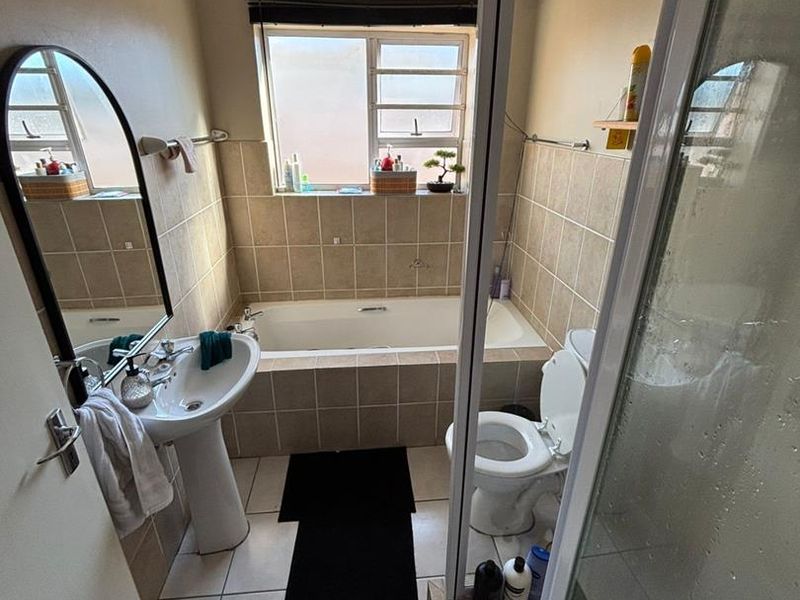 Stunning 3 Bedroom Family Home in a Secure Estate – A True Gem! - Photo 3