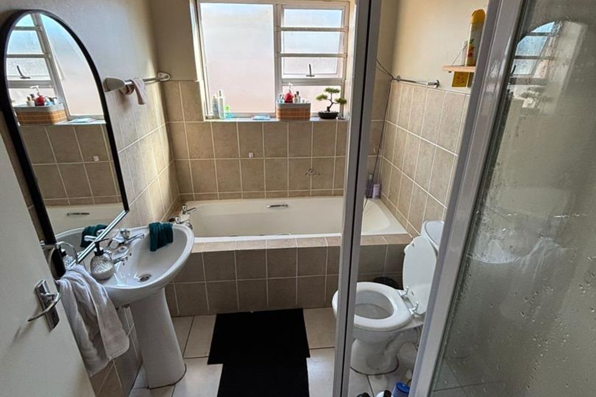 Stunning 3 Bedroom Family Home in a Secure Estate – A True Gem! - Photo 3