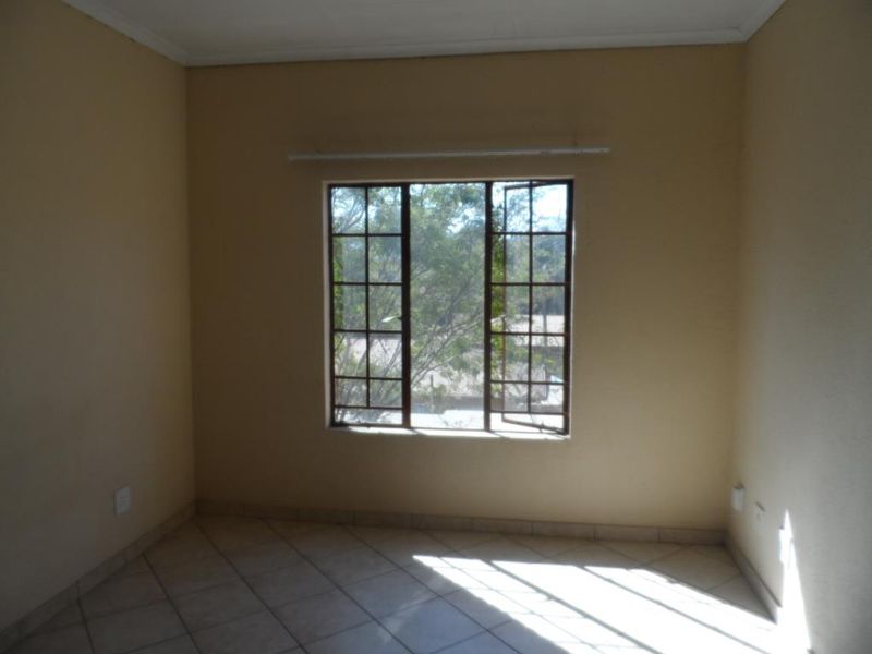 2 BEDROOM FLAT TO RENT IN CAPITAL PARK - Photo 8